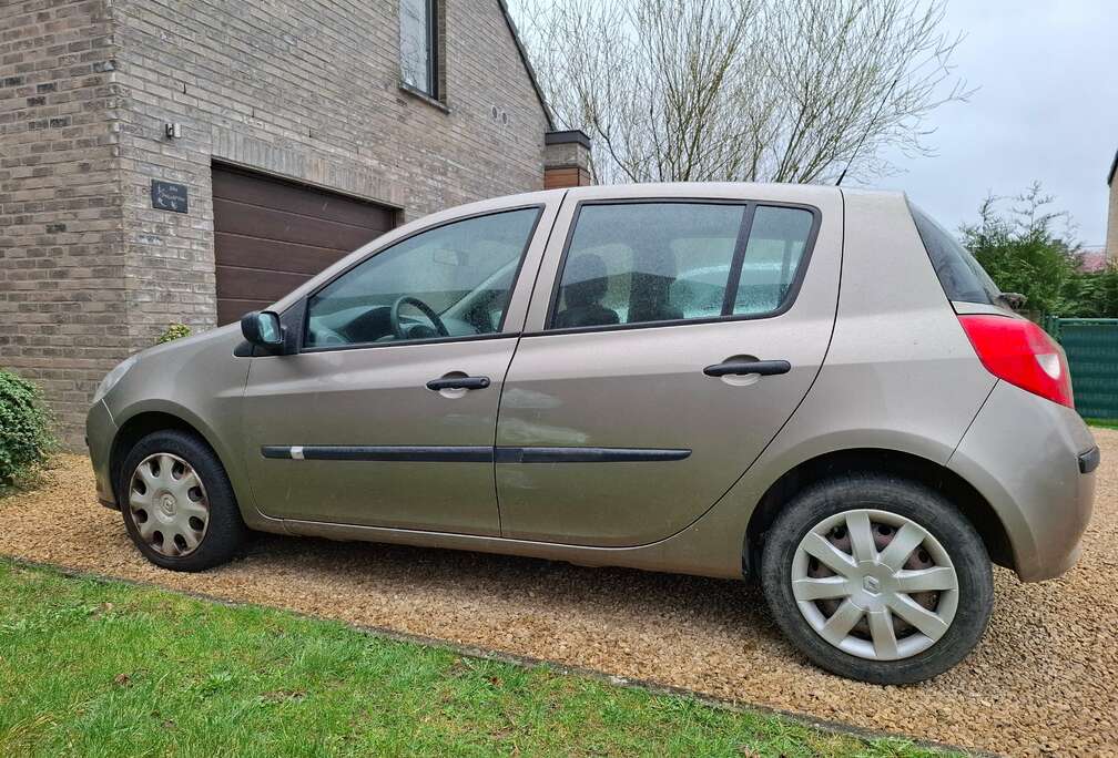 Renault Clio 1.2i 16v Authentique