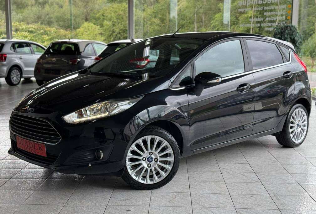 Ford 1.0 ESSENCE 80CV - AIRCO - CAPTEUR - CARNET - TITANIUM