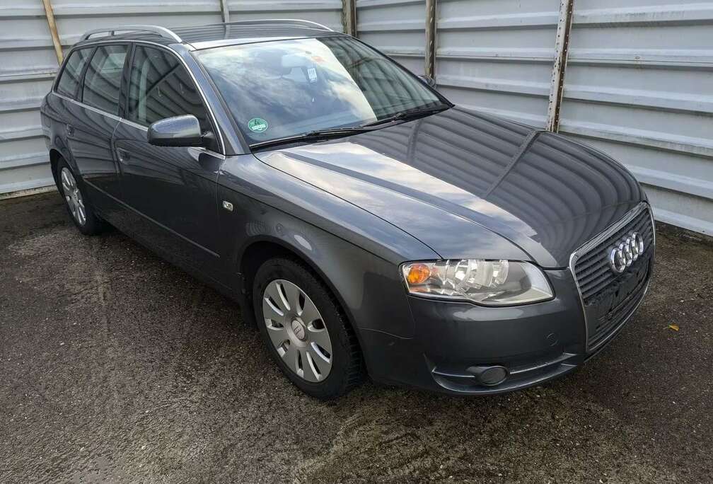 Audi A4 Avant 2.0i 20v S line