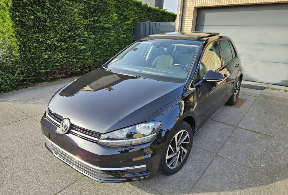 Volkswagen 1.0 TSI // PANO DAK-TOIT / CAMERA /  *SUPER DEAL*