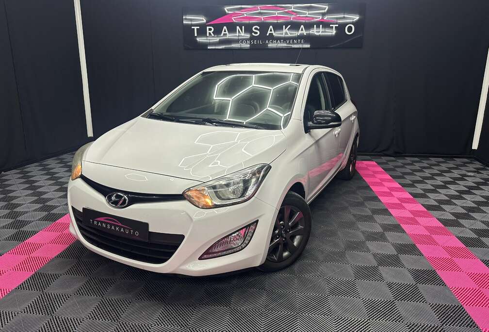 Hyundai i20 1.1 CRDi Go/ Toit Ouvrant/ Garantie / Carnet
