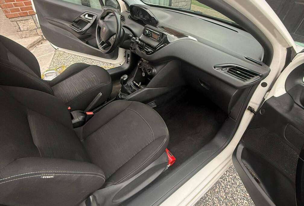 Peugeot 208 1.0i Access