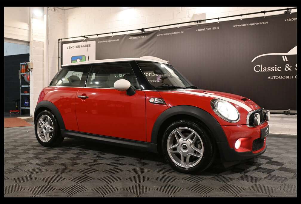 MINI 1.6i TOIT PANO / CUIR / CARNET COMPLET MINI