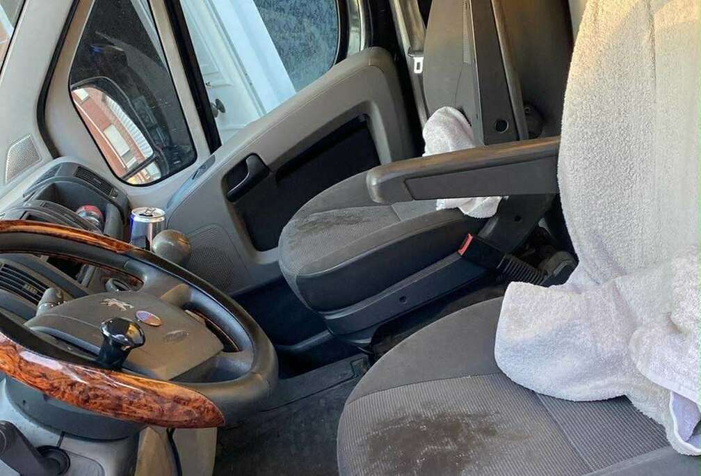 Peugeot  EXPORT bouwjaar 2010 295 … km