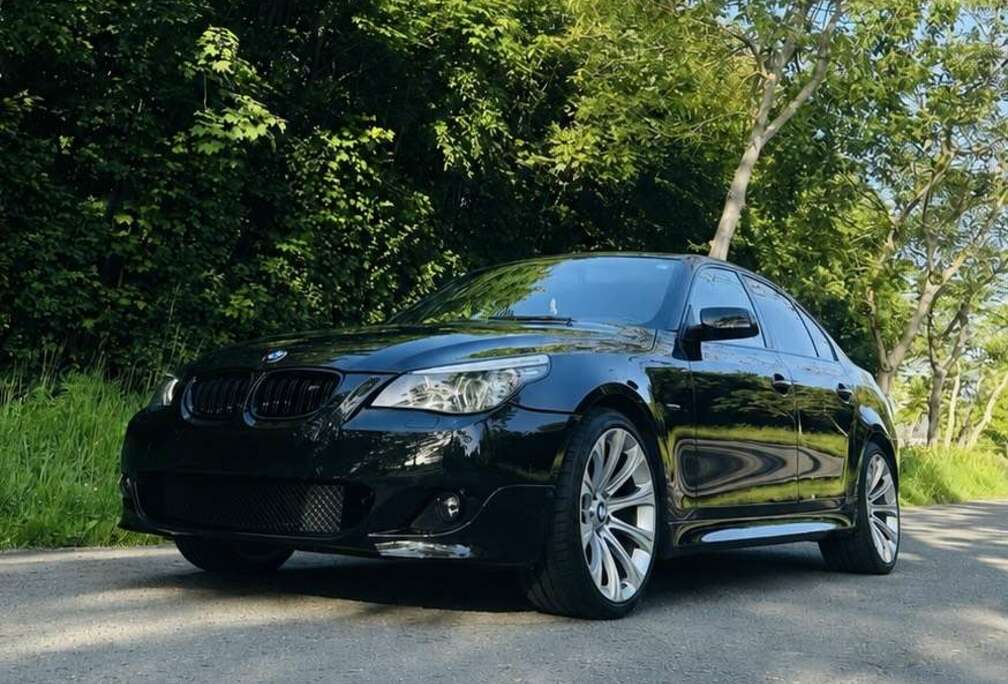 BMW E60 SEDAN