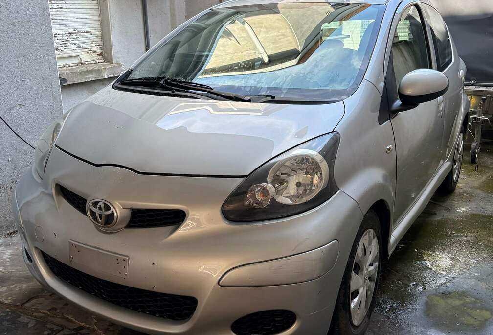Toyota Aygo 1.0i VVT-i Car Dance