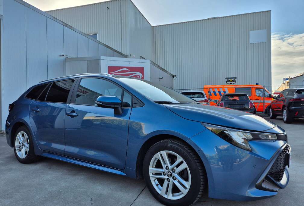 Toyota SW 1.8i AUTOM. // HYBRID // 2022