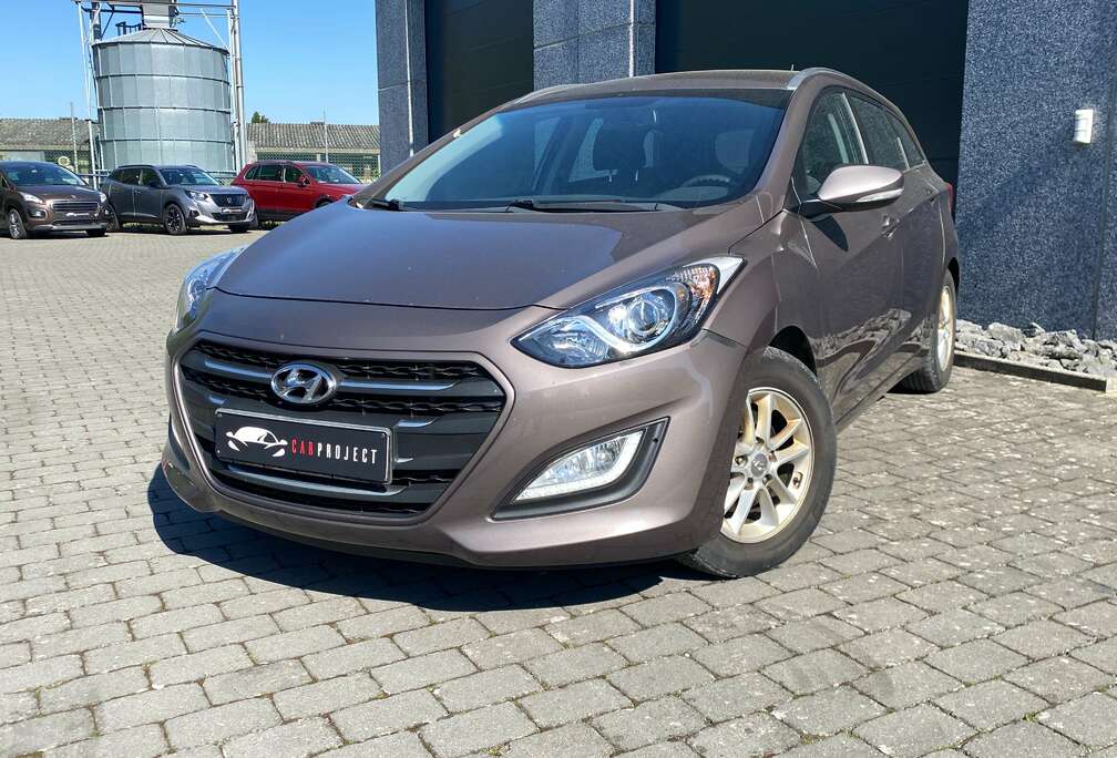 Hyundai i30 SW 1.6 CRDi **EXPORT ou MARCHAND** PDC ARR/GPS/