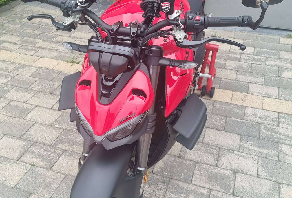 V4 1100