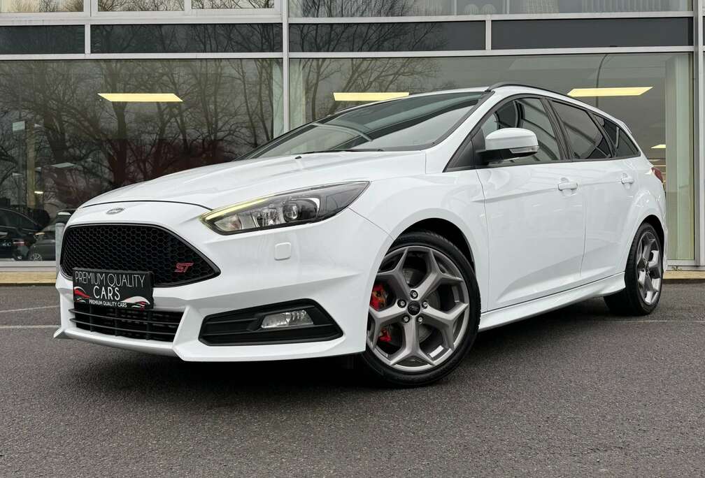 Ford ST / CARPLAY / HEATED RECARO SEATS / SENSOREN /