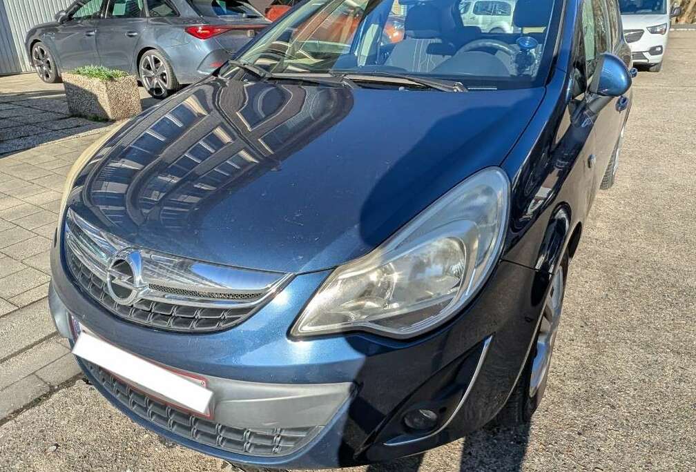 Opel 1.2i zomer- en winterbanden met Alu velgen