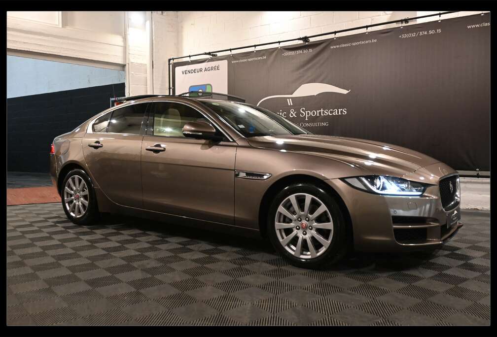 Jaguar XE 2.0 D AWD / AUTO / TOIT PANO / CAMERA / FULL