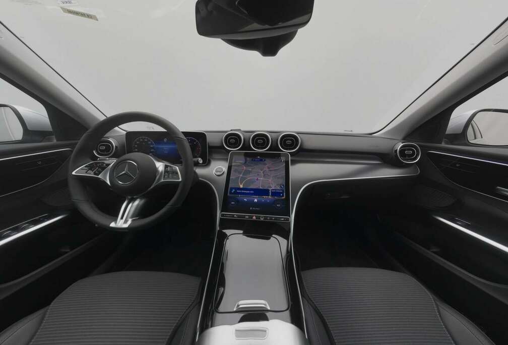 Mercedes-Benz C 220 d T Avantgarde LED+Pano+AHK+Kamera Navi