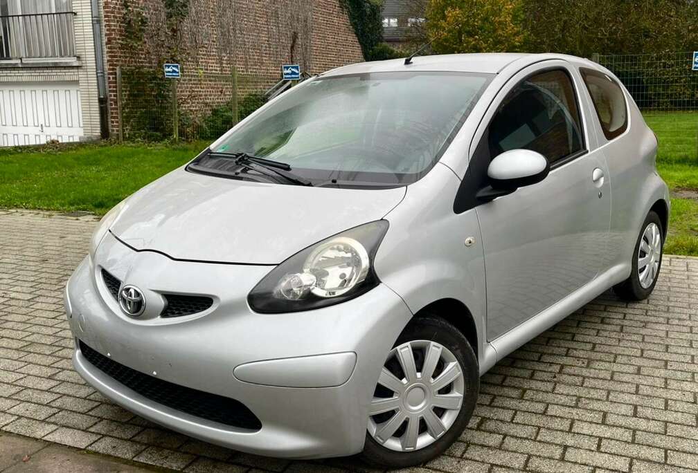 Toyota AYGO / 1.0 ESSENCE / AIRCO / 137.000 KM / FACTURES