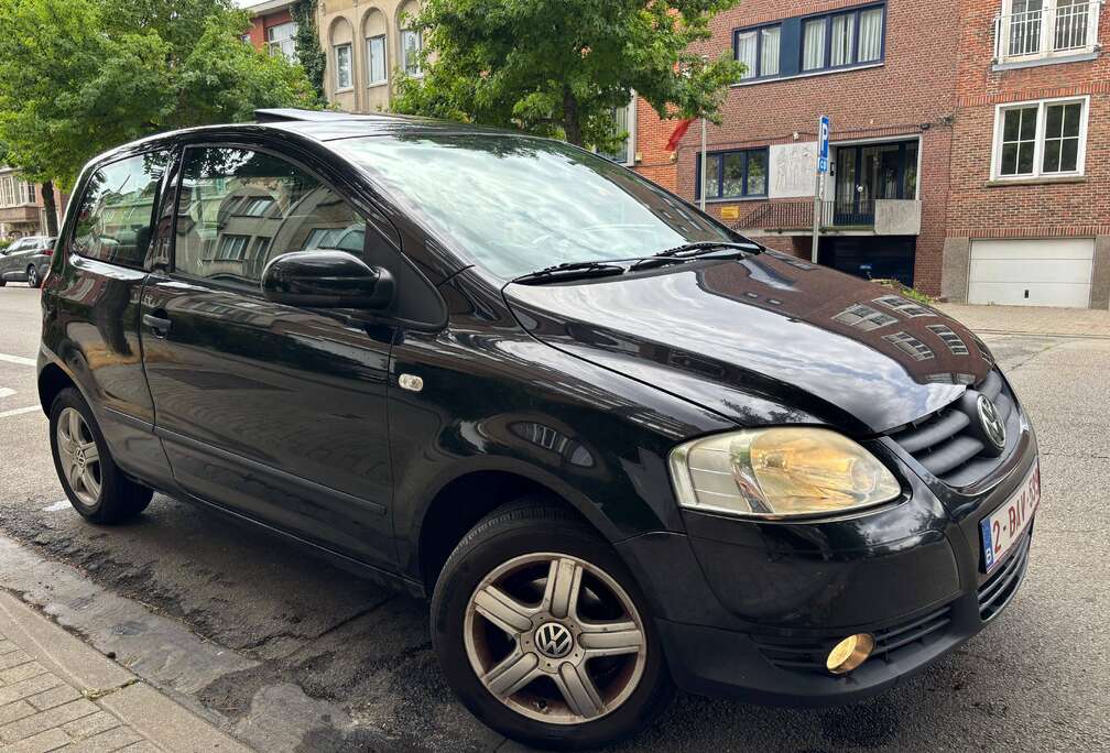 Volkswagen Fox 1.4i 16v * EURO 4 * Prêt à immatriculer * Apple Android CarPlay * Carnet entretien * AIRCO * Toit ouvrant * Caméra