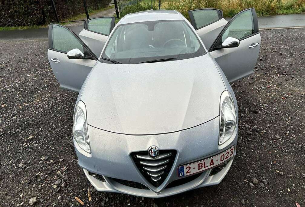 Alfa Romeo 1.6 JTDm Distinctive