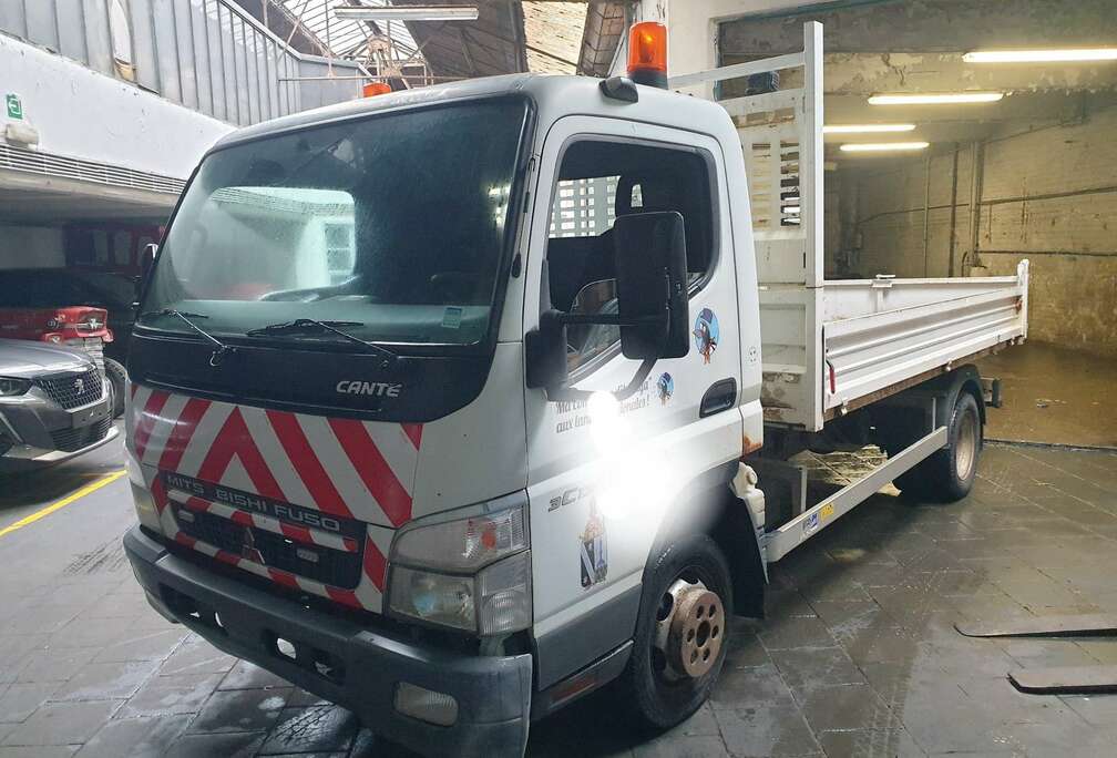 Mitsubishi canter 3.0 FB83  \