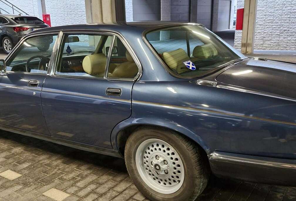 Jaguar XJ12 5.3
