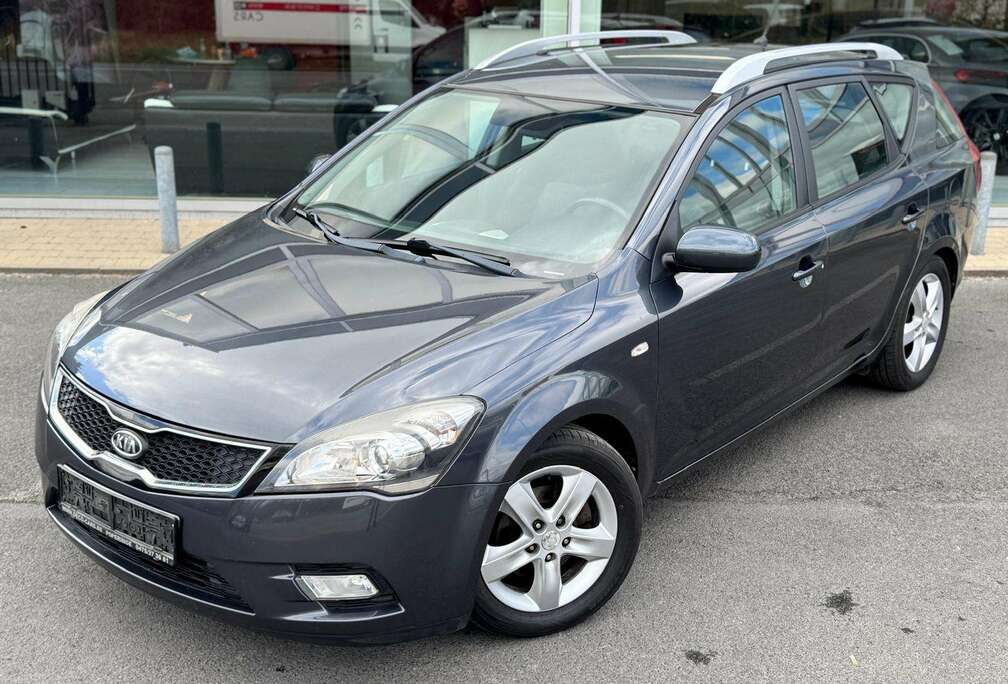 Kia Trekhaak  airco cruise  wagen rijdt perfect