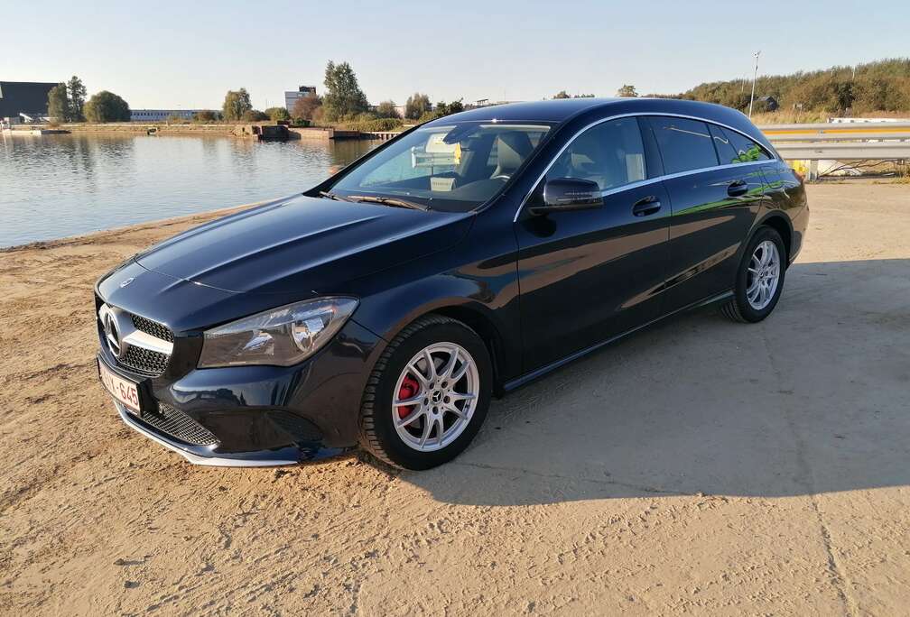 Mercedes-Benz CLA Shooting Brake 180 d AMG Line