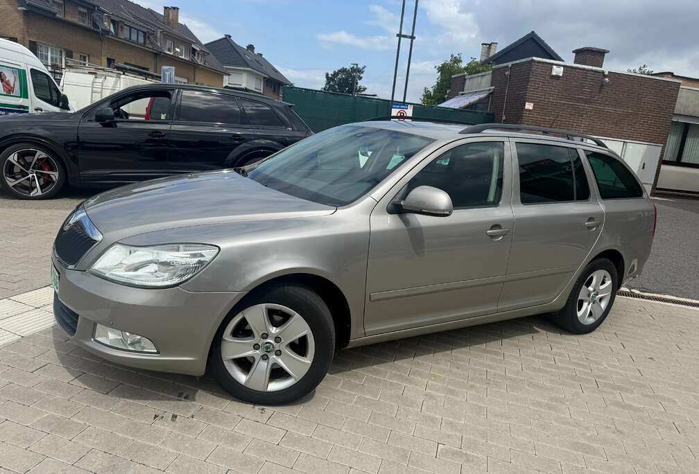 Skoda Octavia SW 1.4 TSI Elegance DSG Automatique Naviga
