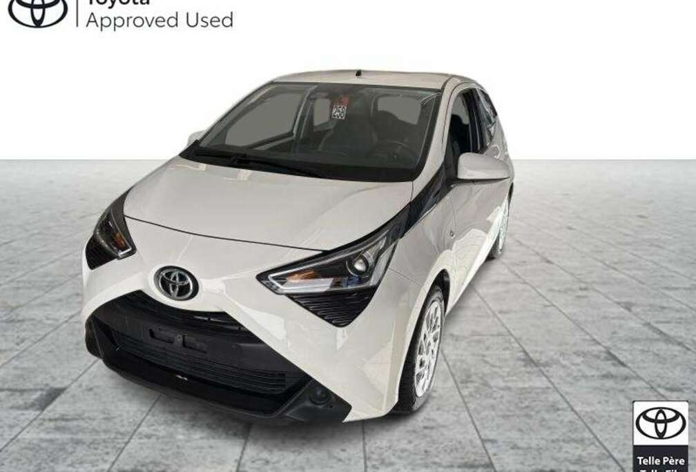 Toyota x-play2