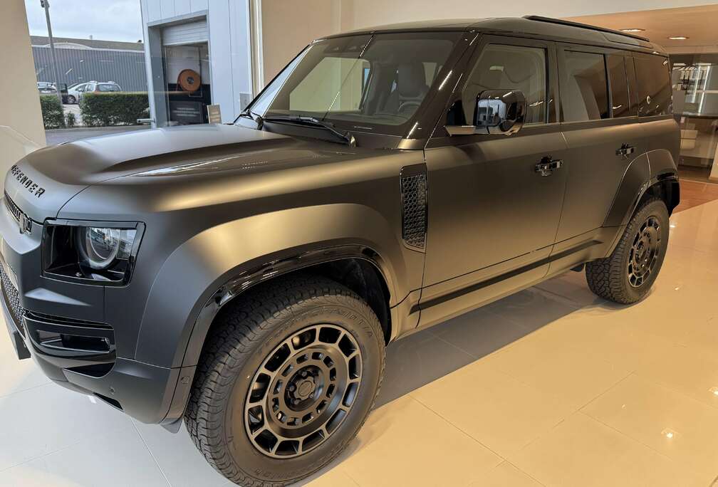 Land Rover 110 P635 OCTA Black Edition AWD Auto. 26MY