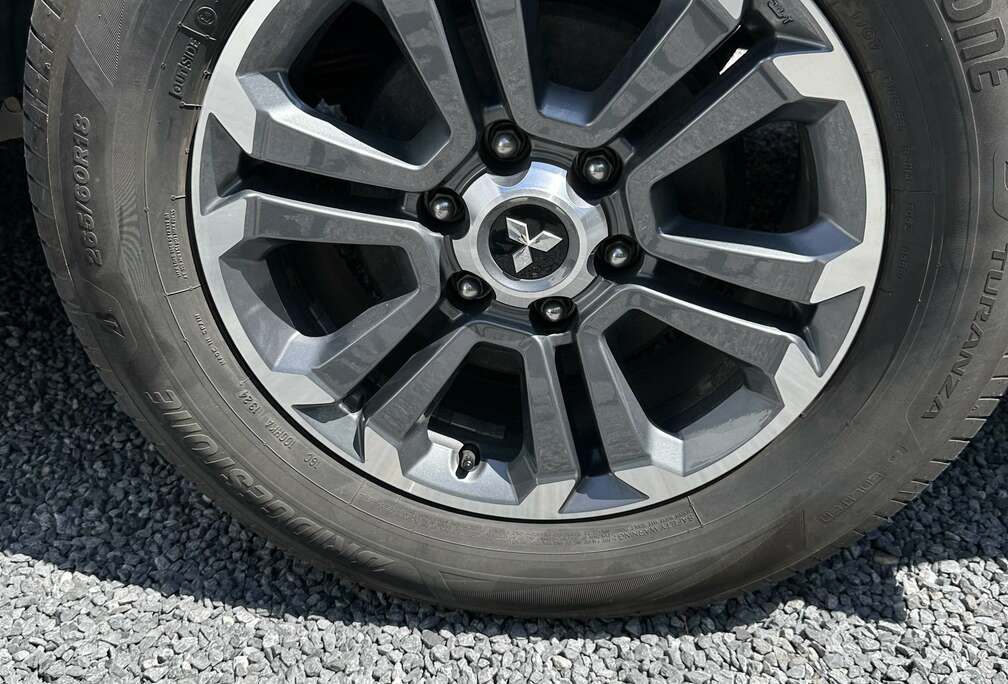 Mitsubishi 2.3 DI-D 4WD-II Instyle Edit.One(EU6d-T)