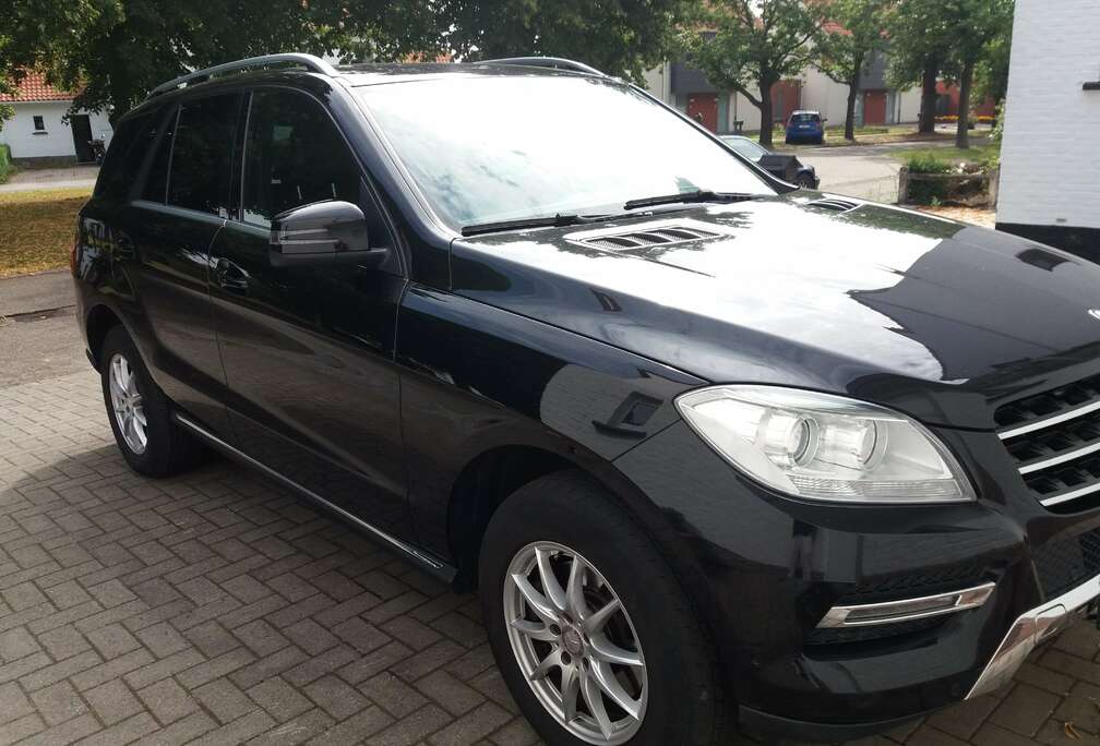 Mercedes-Benz ML 250 BlueTEC 4MATIC 7G-TRONIC Edition 1