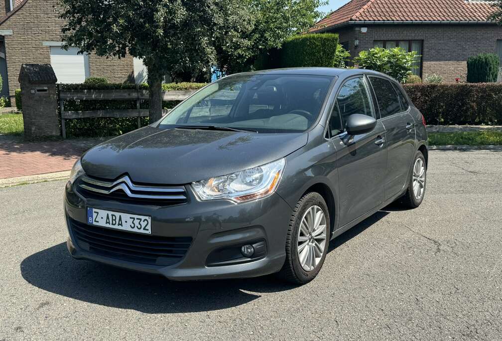 Citroen C4 1.4i VTi , airco , 145.000 km carnet , l’année : 10.2011 première propriété