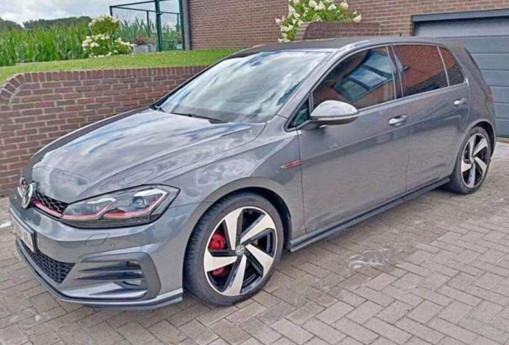 Volkswagen VII PERFORMANCE / 244 PS / CAR PLAY /