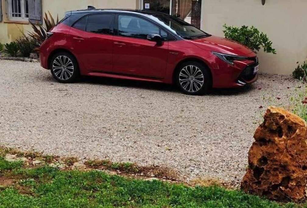 Toyota Hybrid 1.8 Style Plus e-CVT