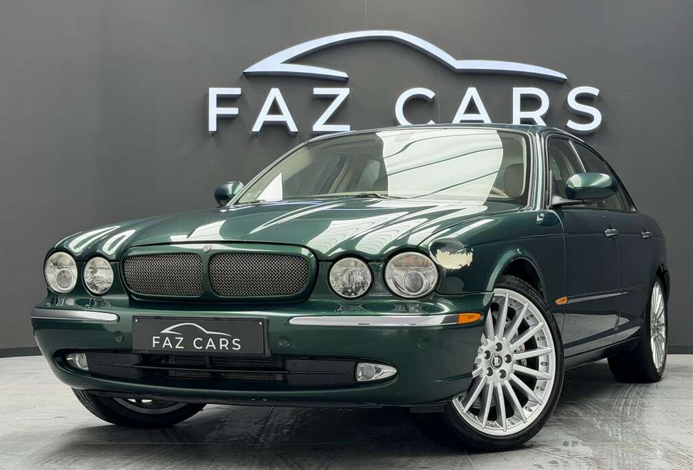 Jaguar Super V8 4.2i V8 32v * 1ER PROP + CUIR + JANTES *