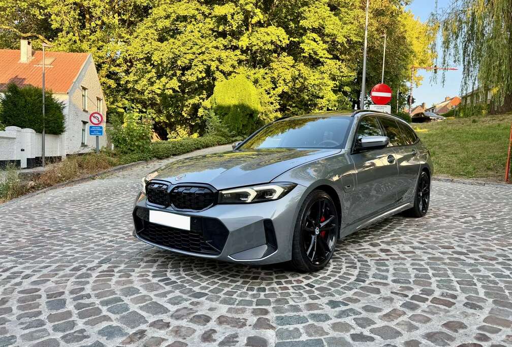 BMW e PACK M/LASER/ HEAD-UP/CAM/PANO