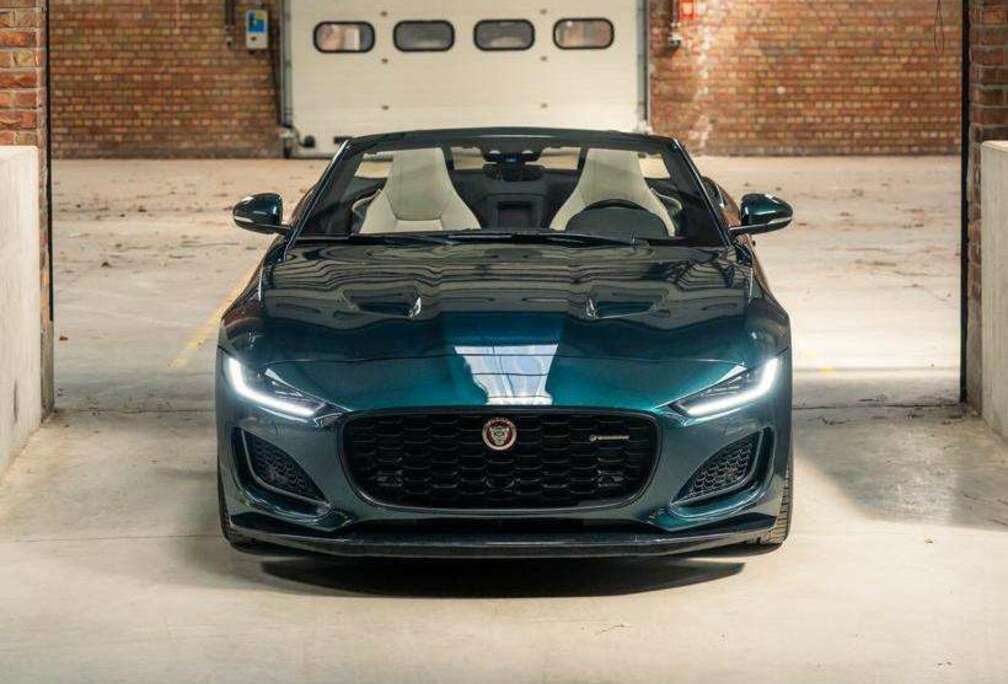 Jaguar F-Type Cabriolet 2.0 i4 P300 R-Dynamic Black