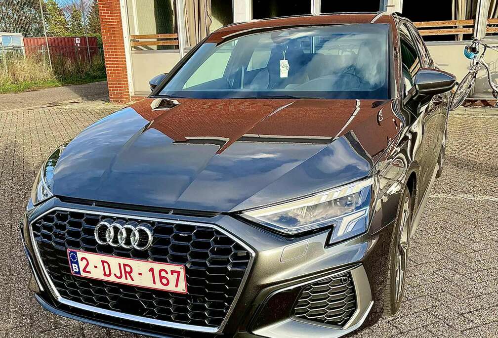 Audi 30 TFSI Limousine S tronic line