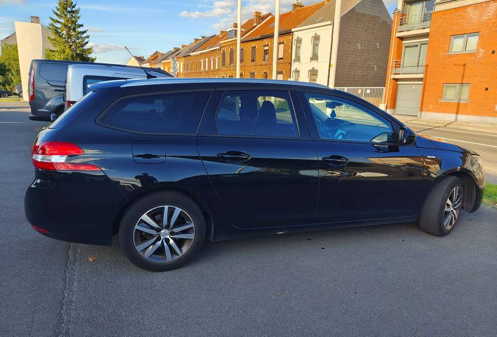 Peugeot SW 1.2 PureTech Style (EU6.3)