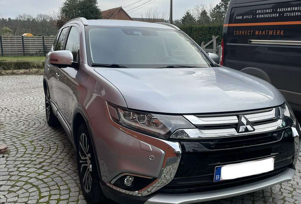 Mitsubishi 2.0i 4WD Instyle Premium CVT 7pl