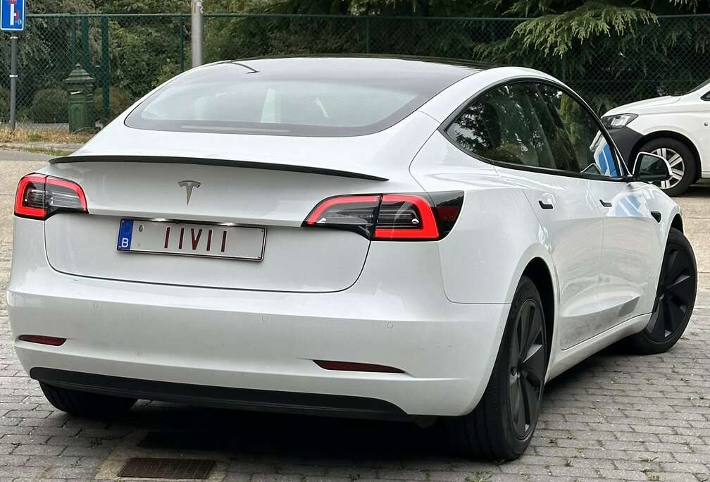 Tesla Standard Reichweite Plus Hinterradantrieb