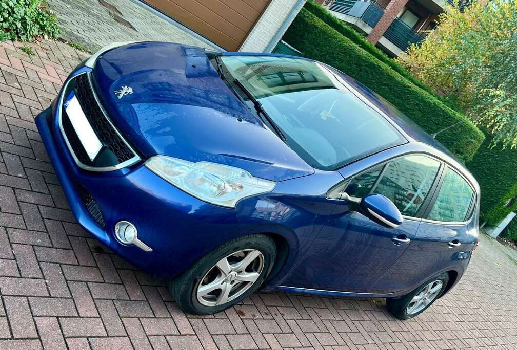 Peugeot 1.2i CLIMATronic 5 portes