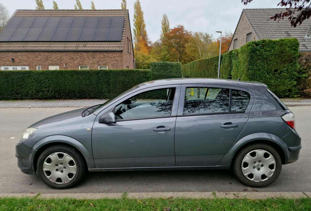 Opel Astra 1.7 DTL CDTi Elegance