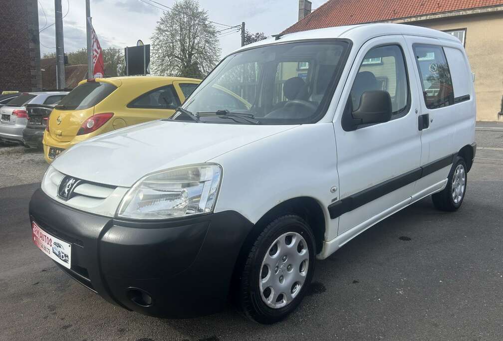 Peugeot 1.6 HDi Confort UTILITAIRE *** PRETE A IMMATRICULER/ATTELAGE***
