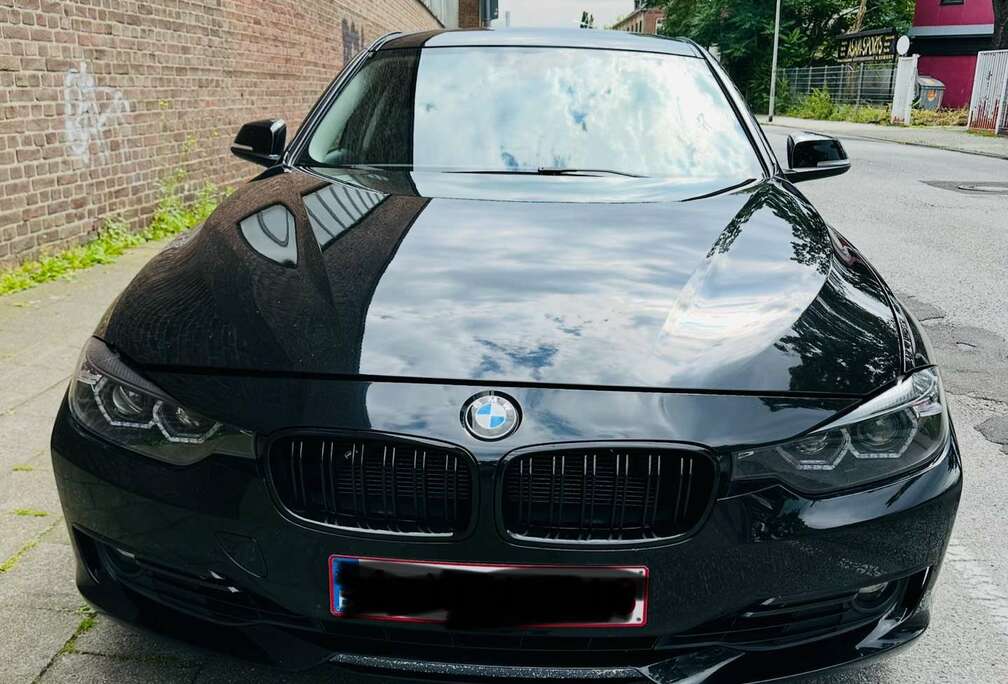 BMW 320i Luxury Line