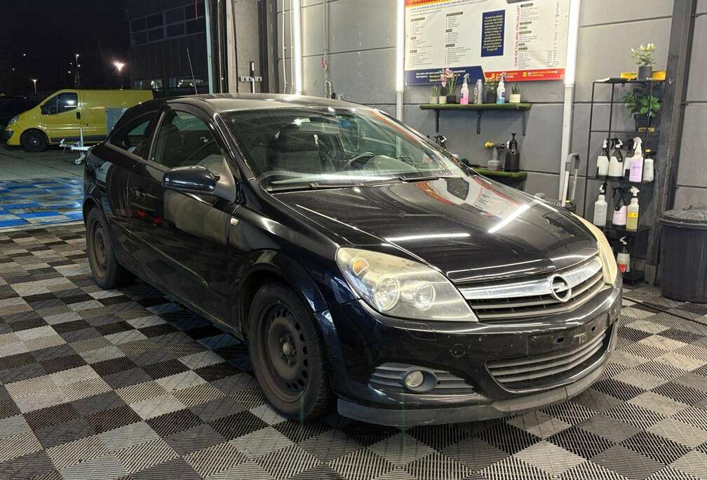 Opel Astra GTC 1.9 DTH CDTi Cosmo