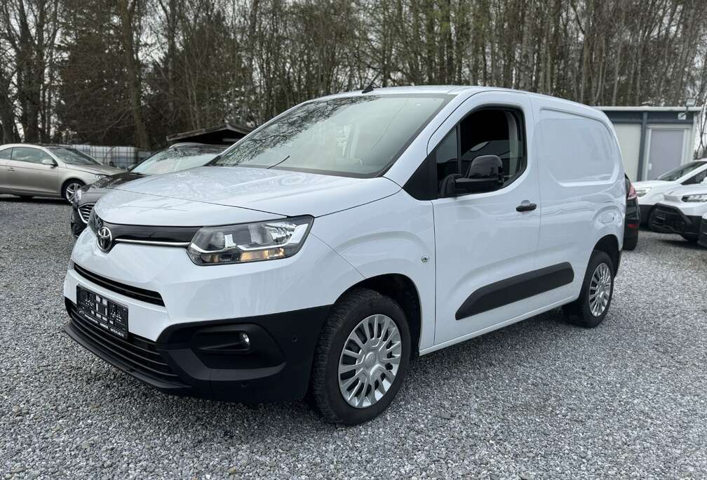 Toyota 1.5 D 3 PLACES **TVA Déductibles** NAVIGATION