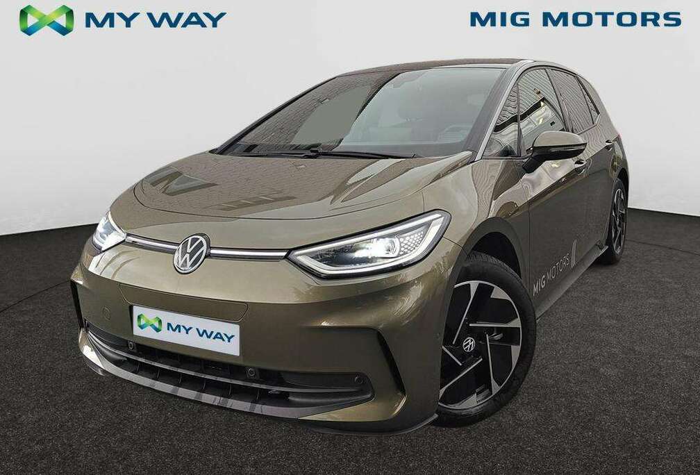 Volkswagen Pro Performance Business 59 kWh (204 pk) /// Parkeerhulpsysteem /// Zetelverwarming vooraan /// Stuurverwaming ///