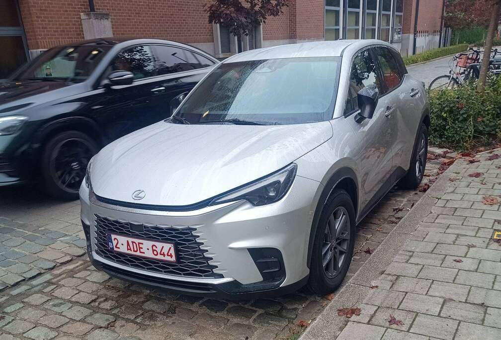 Lexus LBX 1.5i FWD
