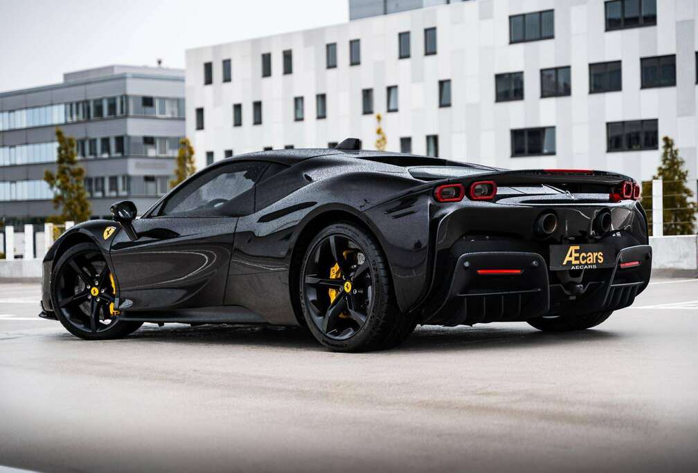 Ferrari 4.0 - V8 / F1 / NET PRICE € 289.215 / CARBON / LIFT / LUIS XIV / NERO DAYTONA