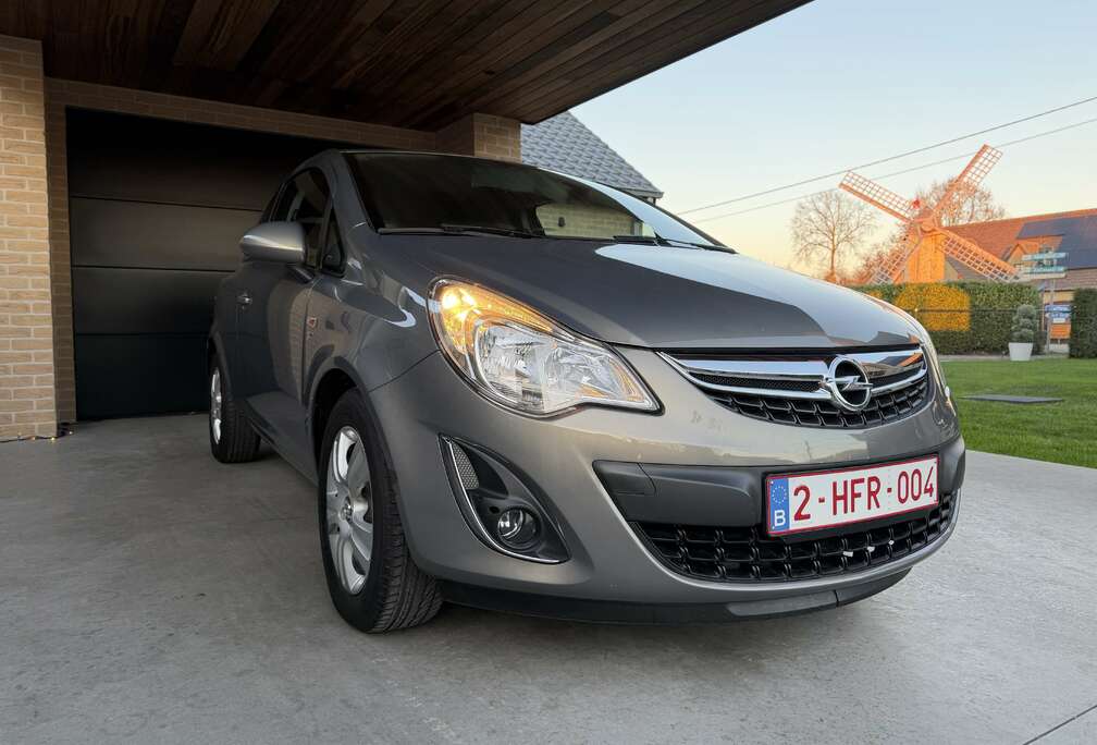Opel 1.4 16V Automatik Color Edition