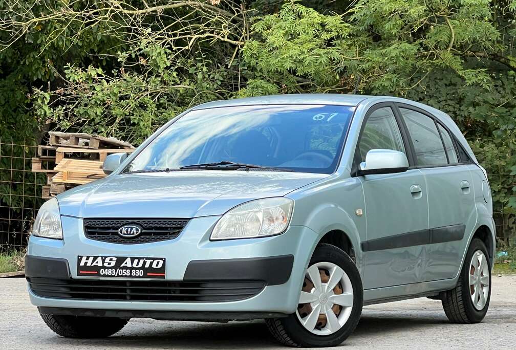 Kia 1.5 CRDi//1MAIN//CLIM//CARNET